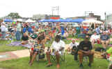 Crowd3.jpg (58762 bytes)